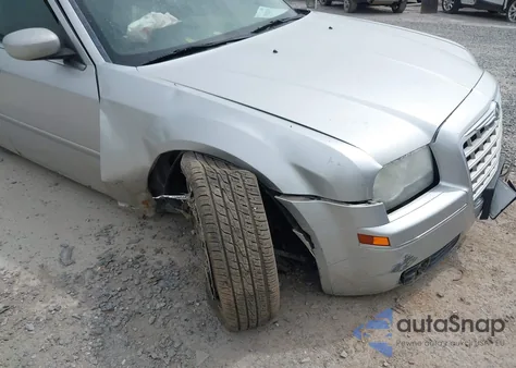 2007 Chrysler 300 Touring z USA, uszkodzony, nr VIN 2C3KA53G47H899399